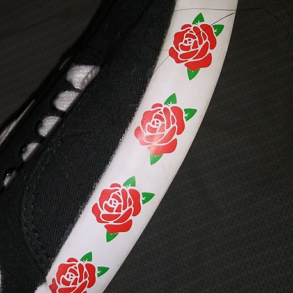 Shoes. - Picture 3 of 4